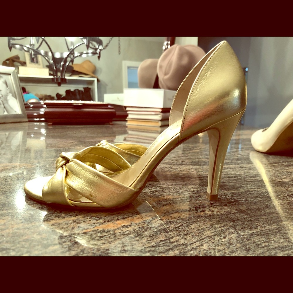 Marc Fisher gold dress shoes
